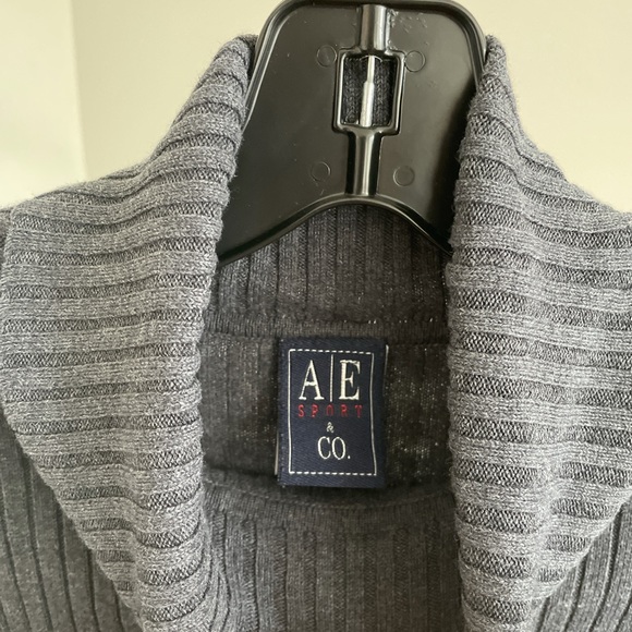 AE Sport & Co. Ribbed Turtleneck Sweater - Picture 3 of 4
